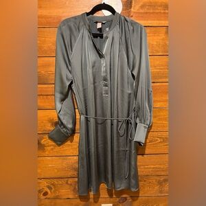 H&M Women’s Medium Dark Green Silk Long Sleeve Dress
